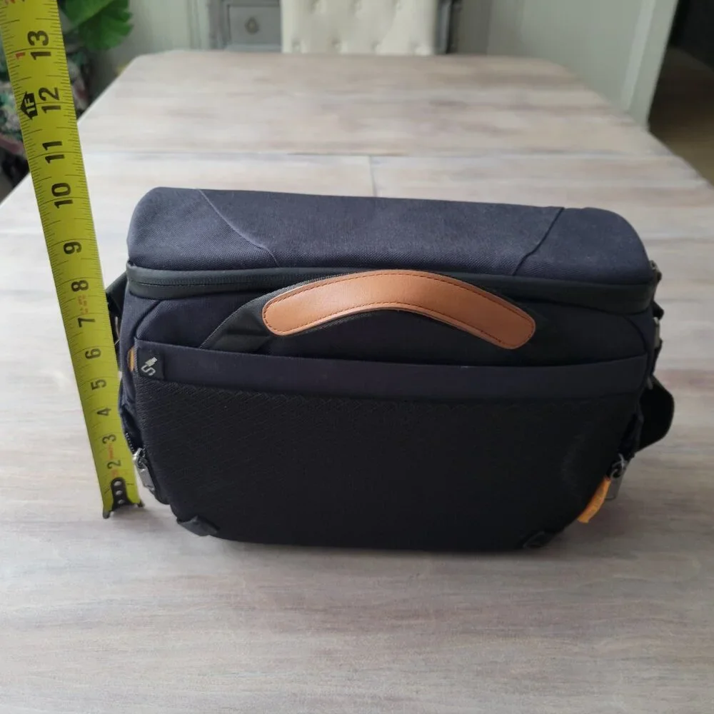 Vanguard Versatile Camera Tech Shoulder Bag Padded DSLR Mirrorless Urban